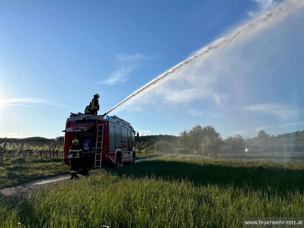 Foto 13, 02.05.2024, Zwei Vegetationsbrände während des FF-Heurigenwochenende Foto 13, 02.05.2024, Zwei Vegetationsbrände während des FF-Heurigenwochenende