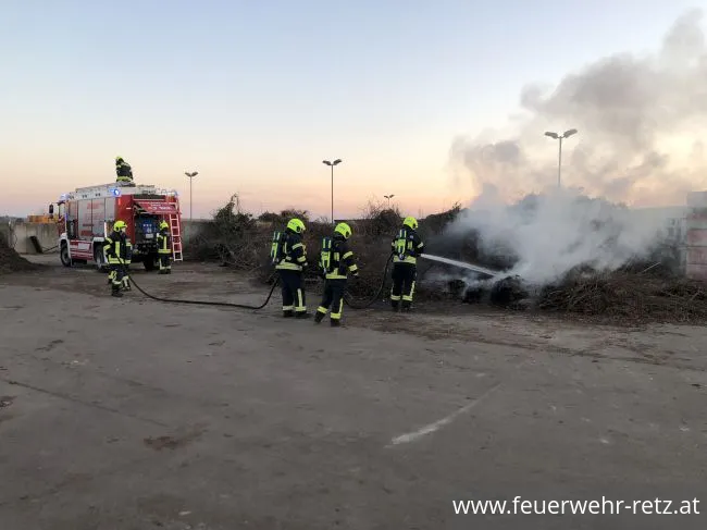 Foto 5, 15.02.2022, Einsatzreicher Tag für die Feuerwehr Retz - Hydraulikleck und Kompostbrand