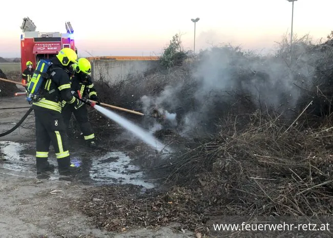 Foto 7, 15.02.2022, Einsatzreicher Tag für die Feuerwehr Retz - Hydraulikleck und Kompostbrand