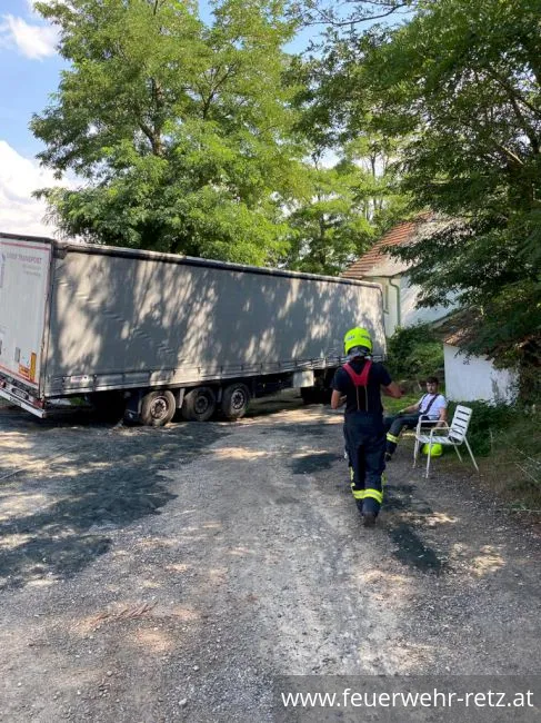 Foto 3, 10.08.2020, Technischer Einsatz - Bergung eines LKW Foto 3, 10.08.2020, Technischer Einsatz - Bergung eines LKW