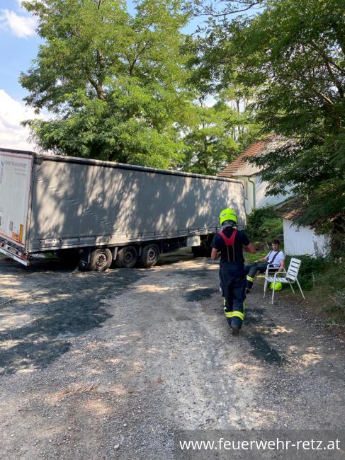Foto 3, 10.08.2020, Technischer Einsatz - Bergung eines LKW