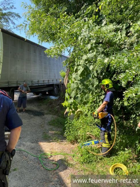 Foto 8, 10.08.2020, Technischer Einsatz - Bergung eines LKW