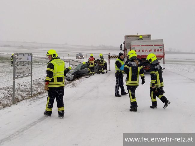 Foto 2, 15.12.2018, Technischer Einsatz - Fahrzeugbergung