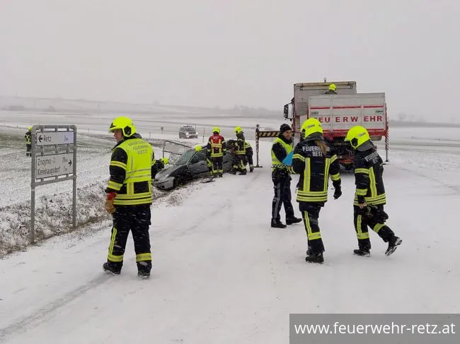 Foto 2, 15.12.2018, Technischer Einsatz - Fahrzeugbergung