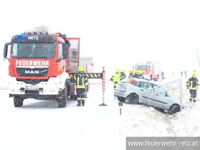 Foto 3, 15.12.2018, Technischer Einsatz - Fahrzeugbergung