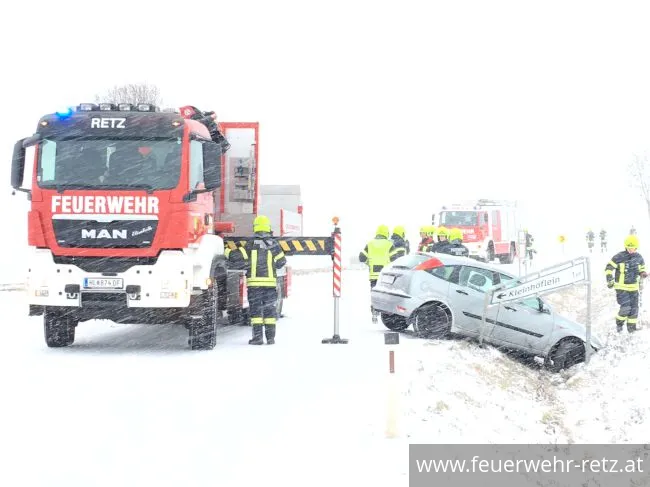 Foto 3, 15.12.2018, Technischer Einsatz - Fahrzeugbergung