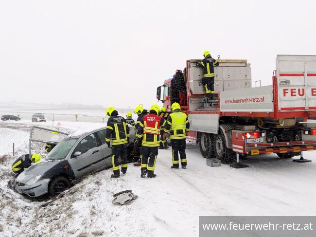 Foto 5, 15.12.2018, Technischer Einsatz - Fahrzeugbergung