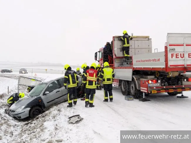 Foto 5, 15.12.2018, Technischer Einsatz - Fahrzeugbergung
