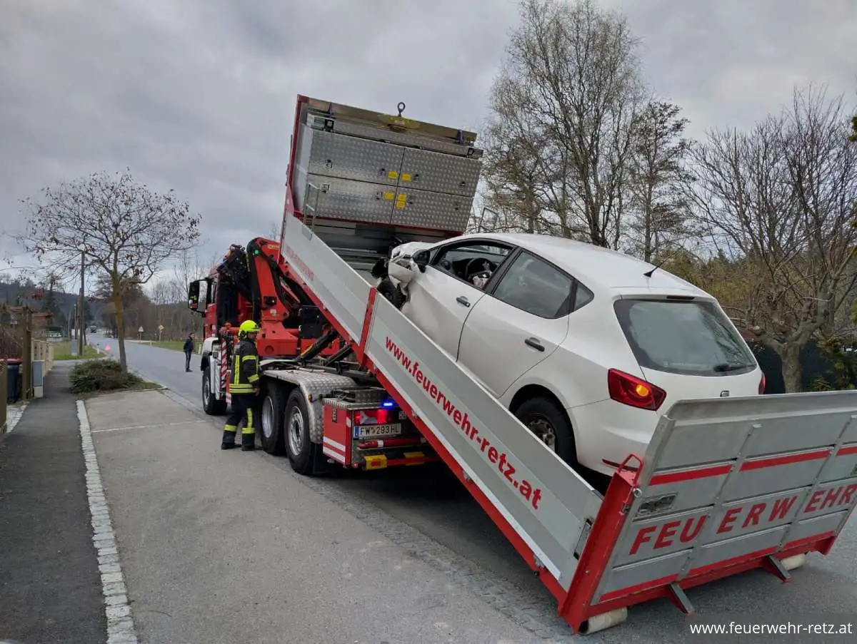 Foto 2, 23.02.2024, Technischer Einsatz - PKW-Bergung 