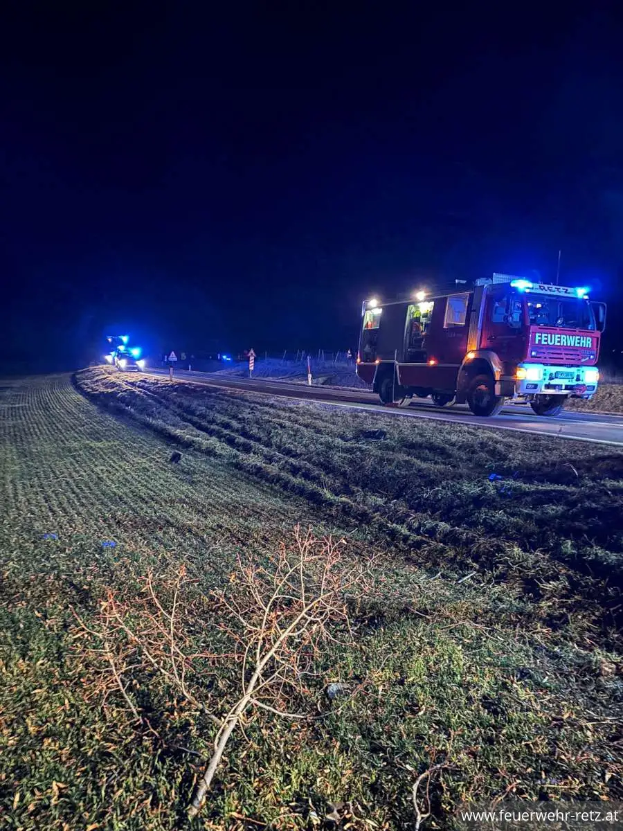 Foto 2, 04.02.2025, Technischer Einsatz - Verkehrsunfall mit eingeklemmter Person