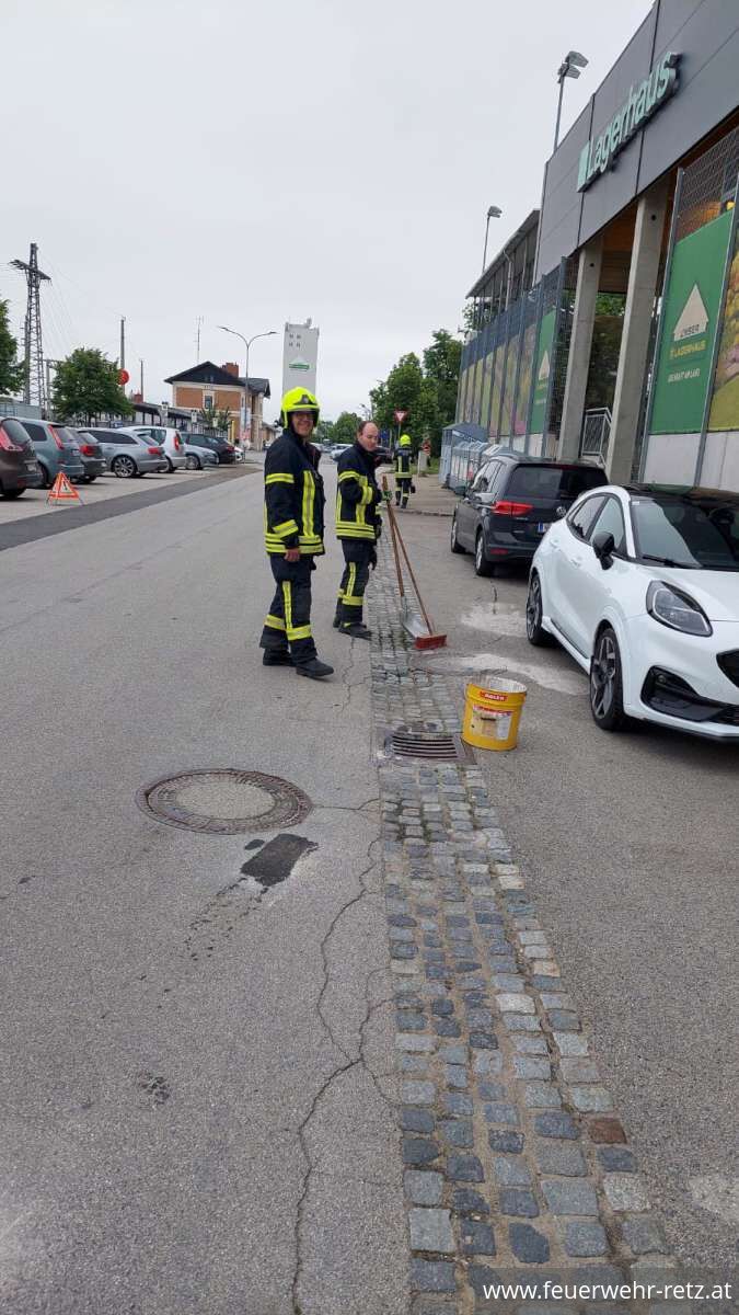 Foto 6, 21.05.2024, Schadstoffeinsatz - Betriebsmittelaustritt aus PKW Foto 6, 21.05.2024, Schadstoffeinsatz - Betriebsmittelaustritt aus PKW