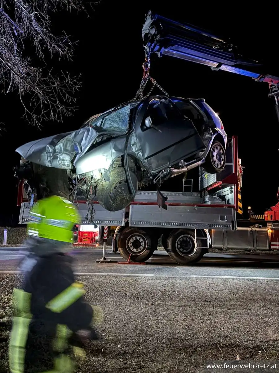 Foto 3, 04.02.2025, Technischer Einsatz - Verkehrsunfall mit eingeklemmter Person