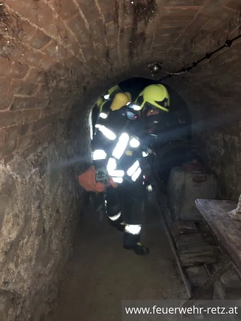 Foto 7, 03.09.2019, Atemschutzübung - Gärgasunfall in Weinkeller
