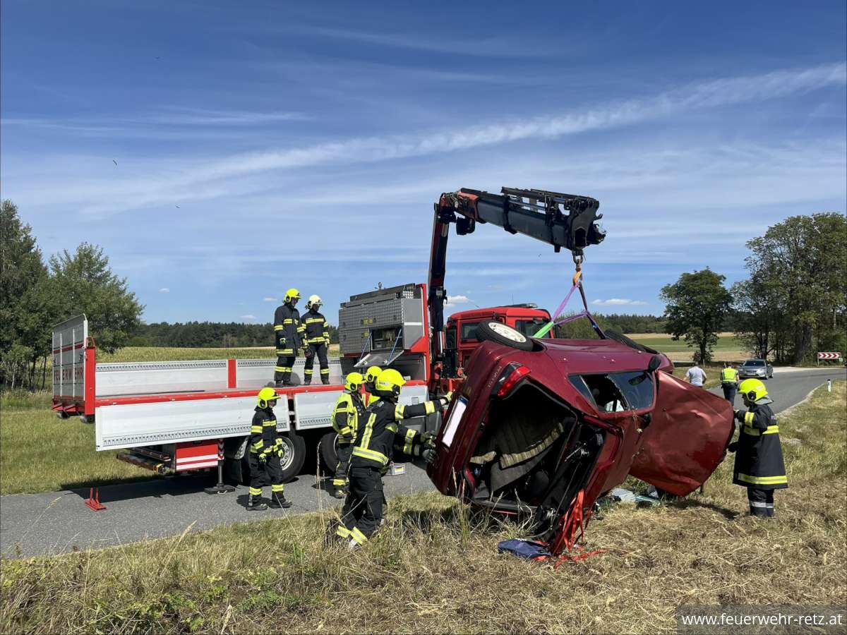 Foto 3, 24.08.2026, Technischer Einsatz - Fahrzeugbergung