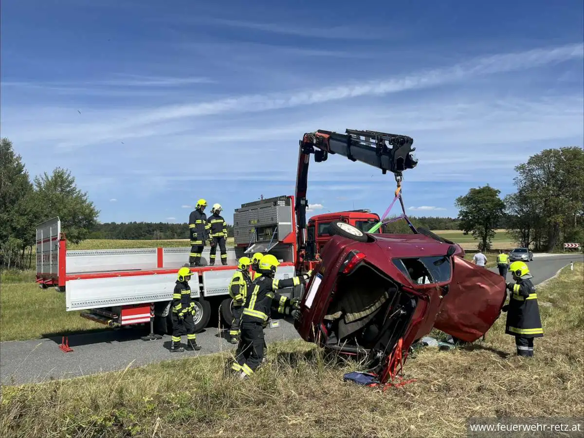 Foto 3, 24.08.2026, Technischer Einsatz - Fahrzeugbergung Foto 3, 24.08.2026, Technischer Einsatz - Fahrzeugbergung