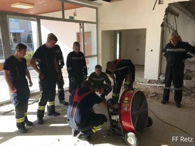 Foto 3, 20.08.2018, Übung Druckbelüfter - Einsatzmöglichkeiten und Anwendung Foto 3, 20.08.2018, Übung Druckbelüfter - Einsatzmöglichkeiten und Anwendung