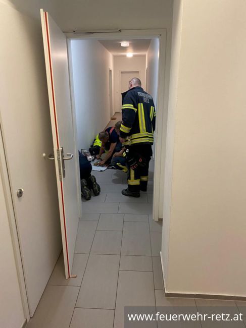 Foto 5, 20.07.2022, Einsatzreiche Nacht - Person in Notlage und Türöffnung