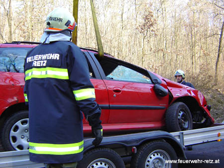 Unfall PKW am Abschleppanh&auml;nger